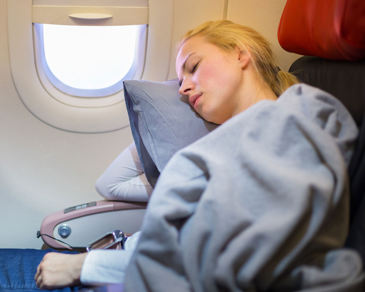 What To Do To Sleep On Plane If You Are Travelling For Business